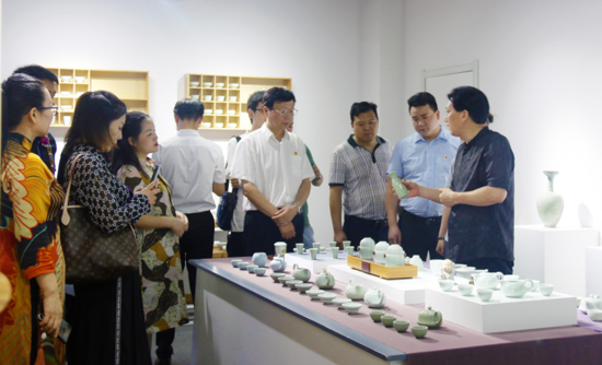 郑州市管城区新联会联合汇美茶城举办弘扬茶文化暨传承汝瓷非遗文化活动