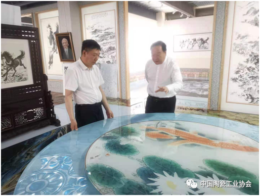 中国陶瓷工业协会副理事长董博受邀出席第一届中国(宝丰)官窑瓷器交流大会暨中国宝丰第二届汝窑陶瓷文化节开幕式并调研汝瓷、钧瓷产区